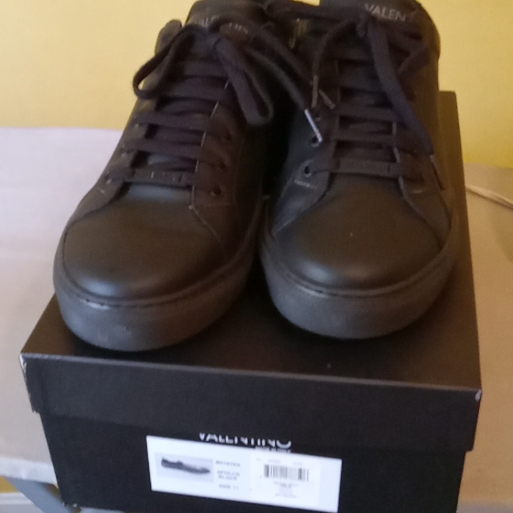 Shoes - Picture 2 of 4
